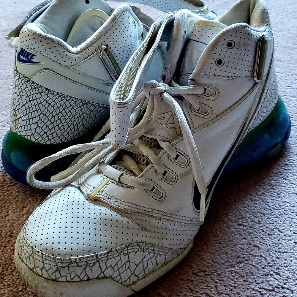 Nike Air Max 180 Basketball Shoes (size 8.5)